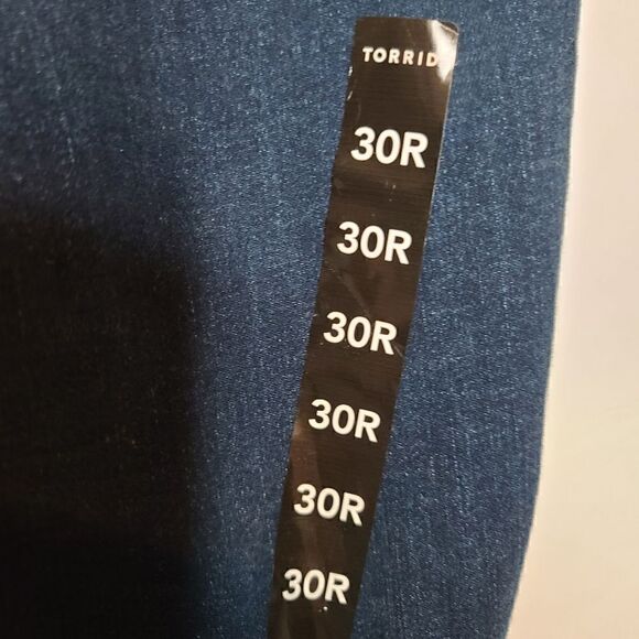 30W Torrid Sky High Skinny Jean Dark Wash Premium Comfort Step Hem Stretch Waist - Picture 9 of 12